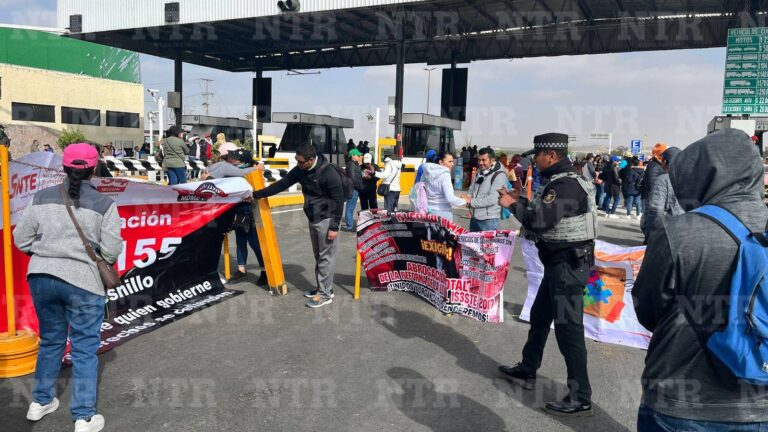 Toman profesores caseta de Morfín Chávez