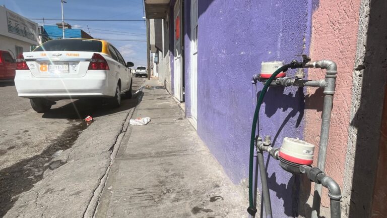 Piden más tandeo de agua en calle Del Hierro