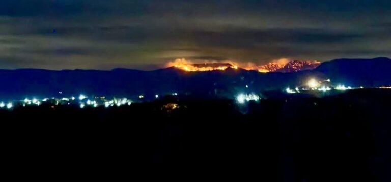 Cerro del Chino cumple tres días activo; llegan nuevas brigadas