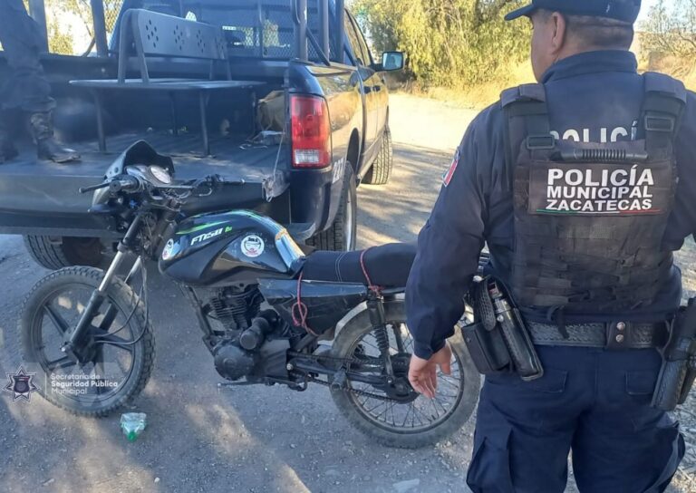 Aseguran motocicleta abandonada con VIN alterado