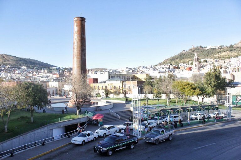 Buscan rehabilitar la Plaza Bicentenario