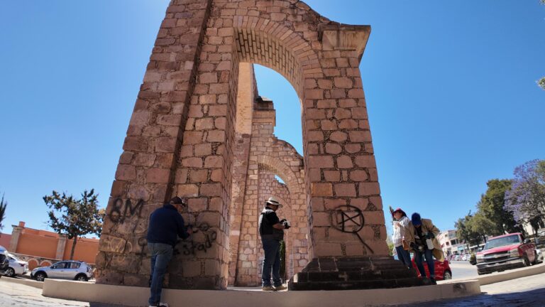 Vinculan a una persona por daño a monumento