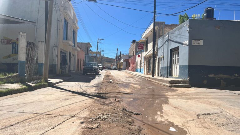 Denuncian trabajos a medias en rehabilitación de drenaje