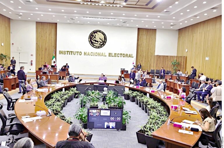 Enredan a consejeros topes de campaña