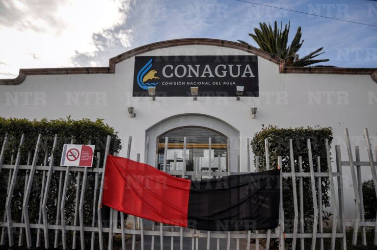 Llega a la Conagua bloqueo de agricultores