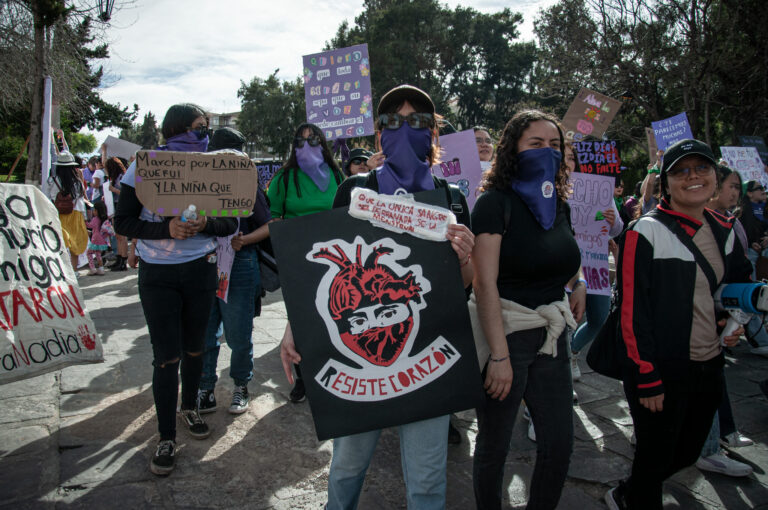 Llaman a mujeres a la marcha 8M