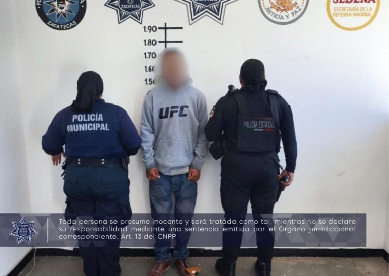 Lo detienen por golpear a su madre