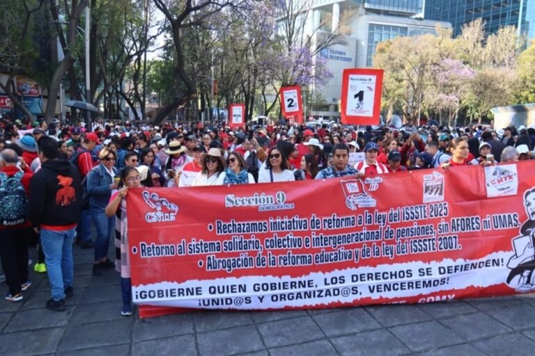Marcha CNTE para protestar contra reforma a ISSSTE