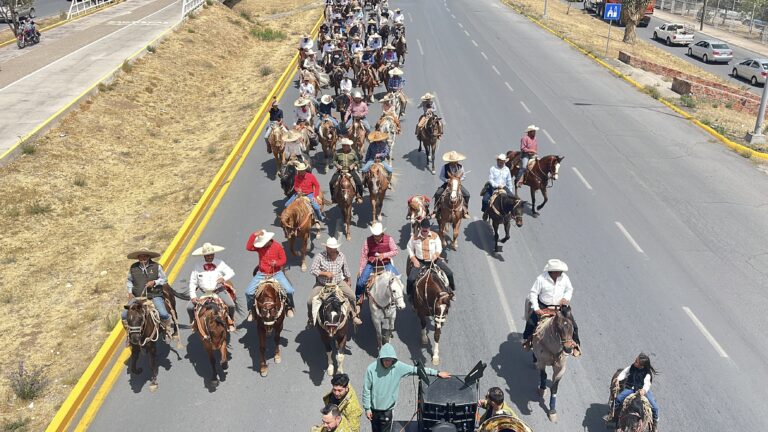 Realizan la Segunda Cabalgata del Bienestar