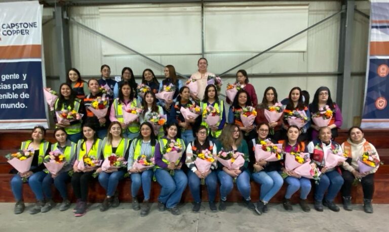 Reconoce Capstone a sus trabajadoras