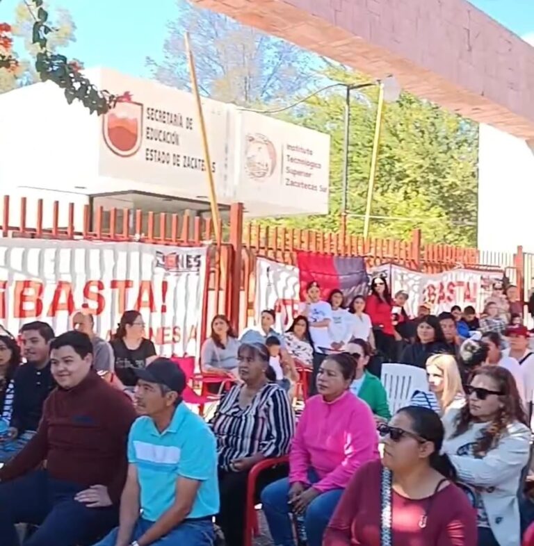 Acusan a director de alargar huelga del tec Tlaltenango