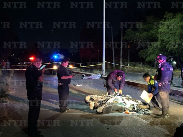 Joven motociclista pierde la vida en accidente; hay un menor lesionado