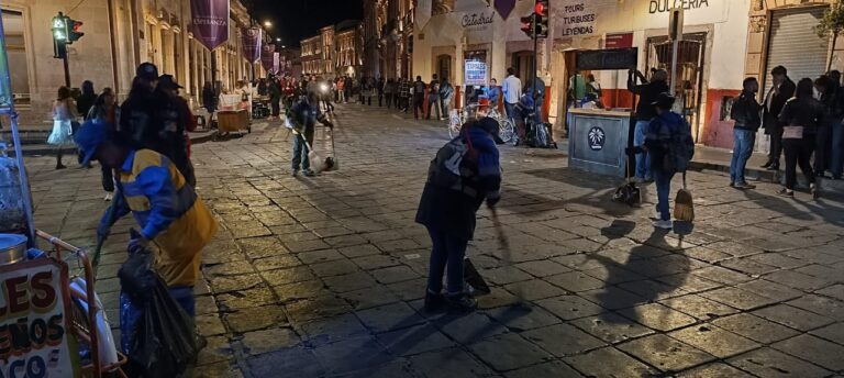 Refuerzan limpieza en el Centro Histórico