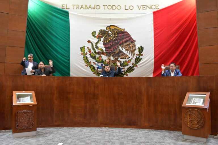 Chocan por destitución del consejero del IEEZ
