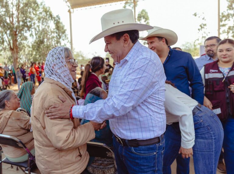 Entregan apoyos a familias de la zona rural de Fresnillo
