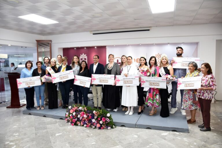 Entregan donativos a asociaciones civiles