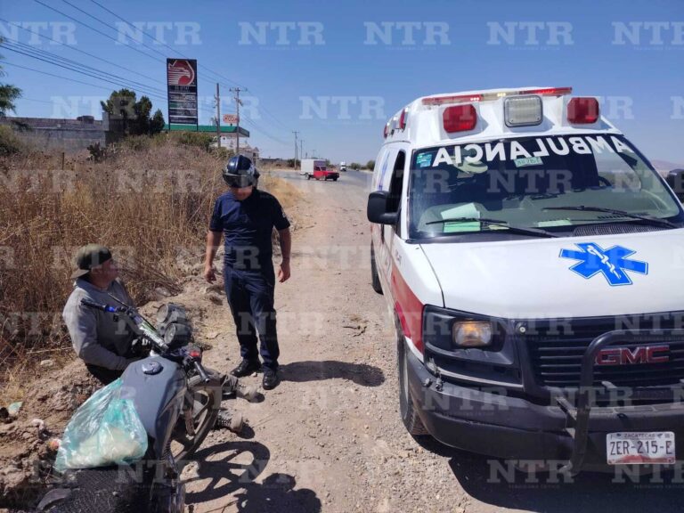 Le cierran el paso y cae de su motocicleta