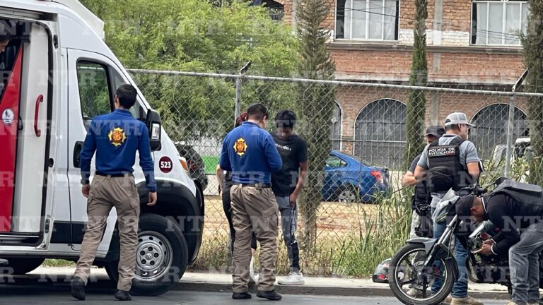 Cae de motocicleta un menor de edad sobre calzada Proaño
