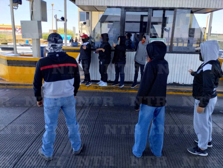 Normalistas toman casetas por 4° día
