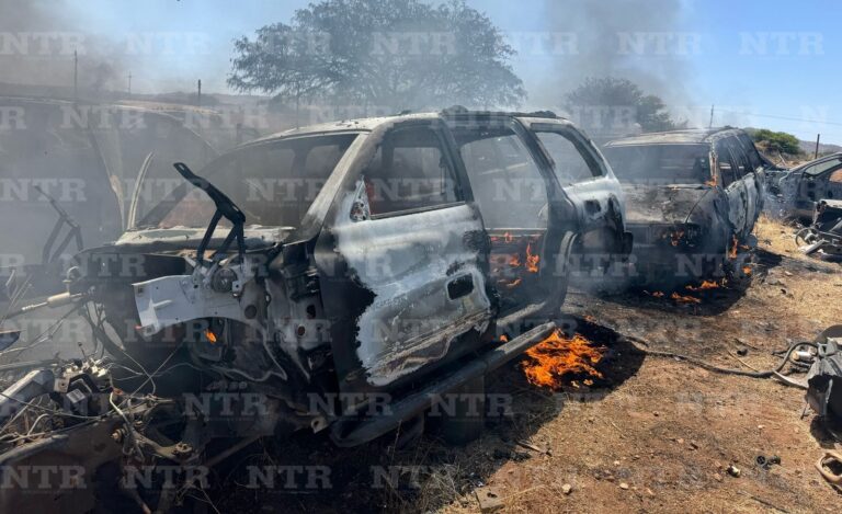 Se incendia yonque en Fresnillo; 20 vehículos calcinados