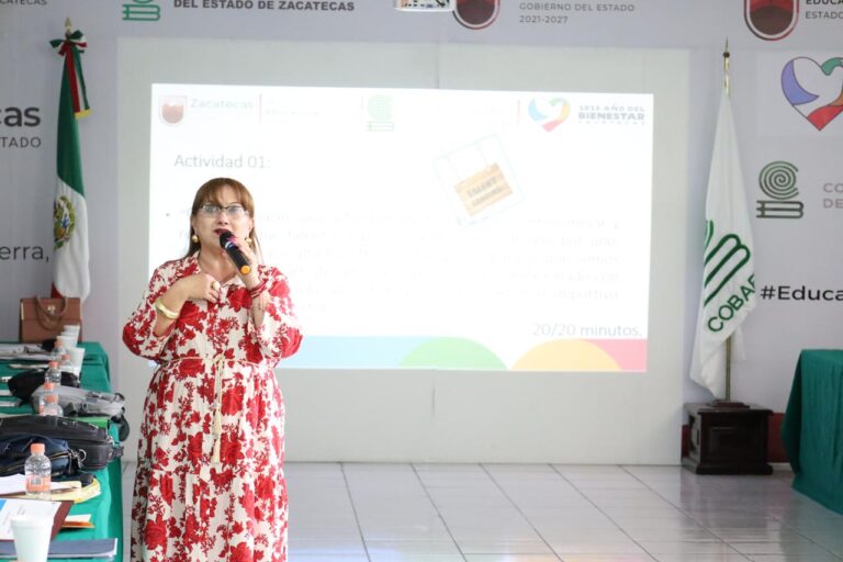 Reciben taller sobre liderazgo docentes del Cobaez