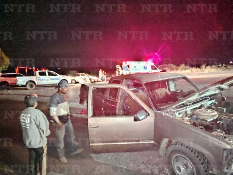 Choque entre un taxi y una camioneta deja tres lesionados