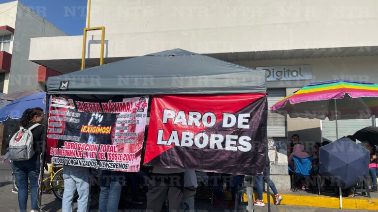 Impiden maestros acceso a bancos; siguen en la lucha