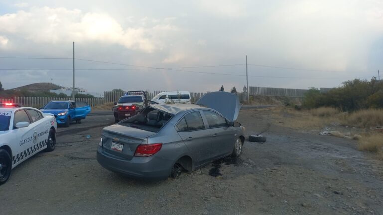 Resultan lesionadas dos personas en volcadura