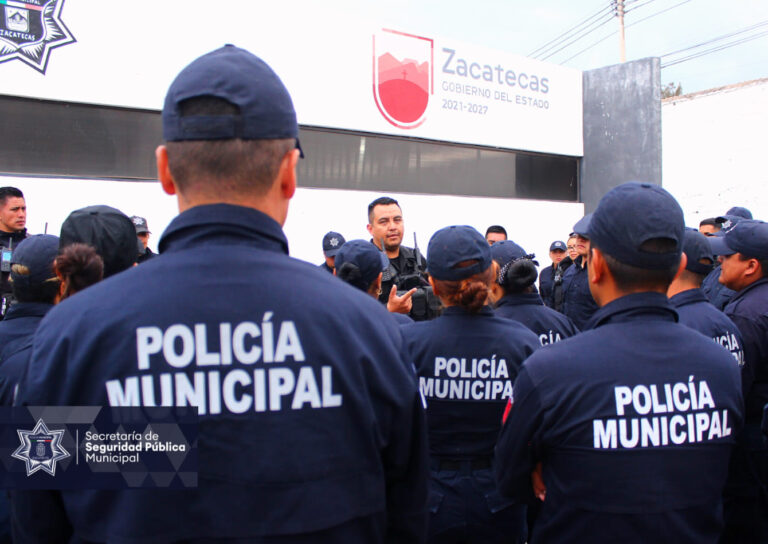 Dados de baja, 90 policías de la capital