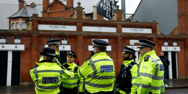 Detenidos en Inglaterra tras celebrar cumpleaños de Hitler