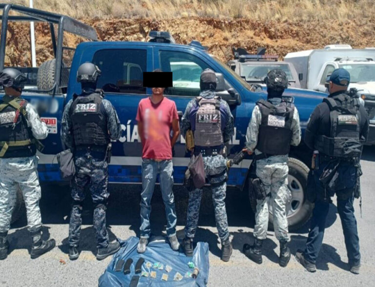 Detienen a hombre con explosivo artesanal