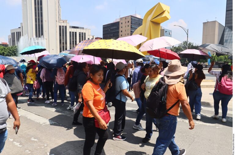 Perfila la CNTE prolongar su plantón en el Zócalo