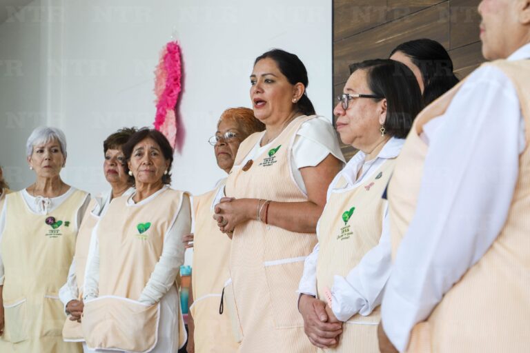 Pacientes elaboran prótesis de mama