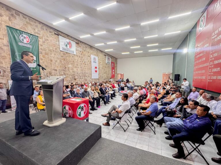 Reconoce PRI a ex secretarios de educación
