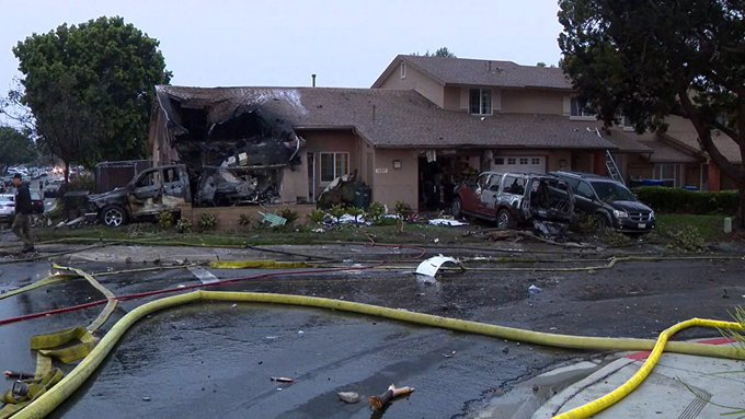 Se estrella avión en San Diego; hay varios muertos