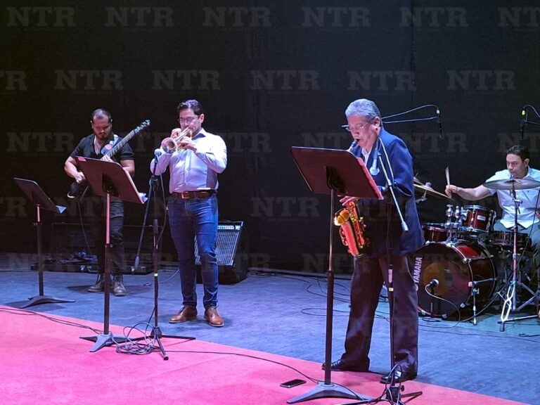 Deleita Qu Jazz en congreso de la UAZ