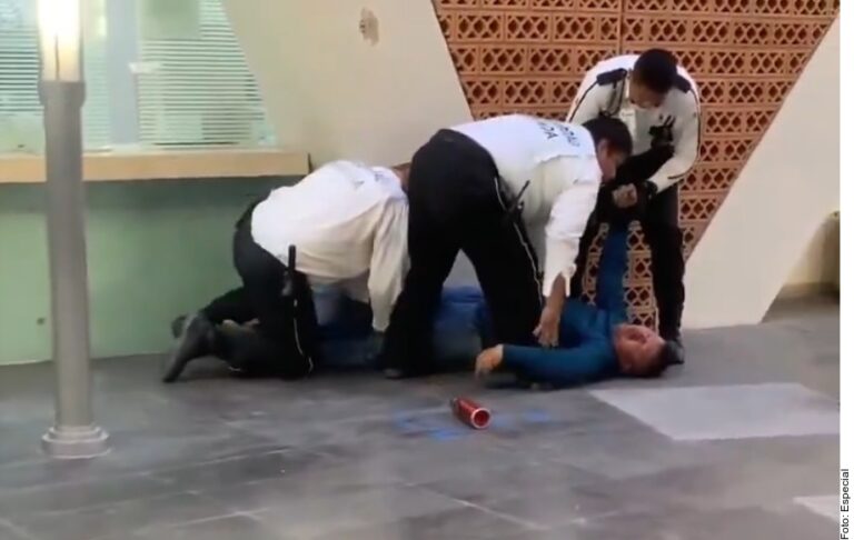 Exige medicamento, lo someten y convulsiona en IMSS-Colima