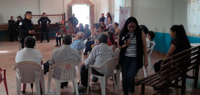 Imparten conferencia para prevenir delitos contra personas adultas mayores