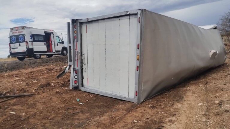 Vuelca tractocamión en Río Grande