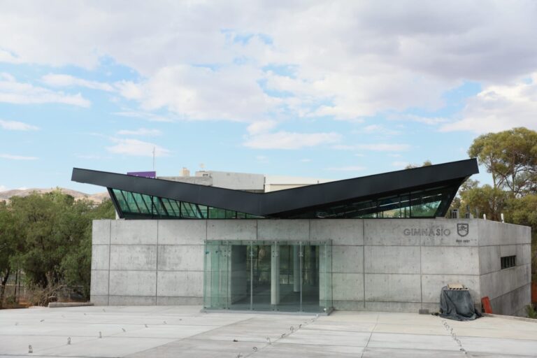Avanza construcción de gimnasios de alto nivel