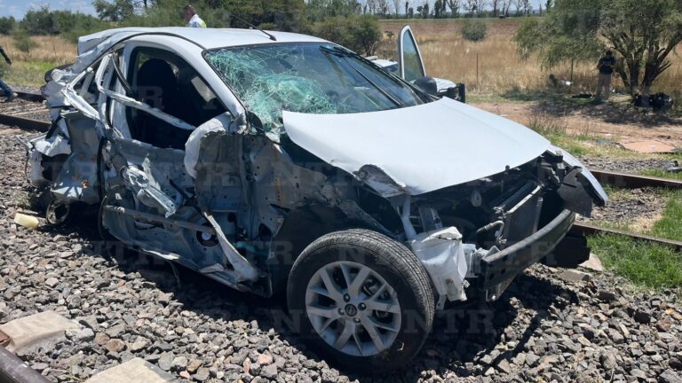Le intentan ganar el paso al tren y salen lesionados