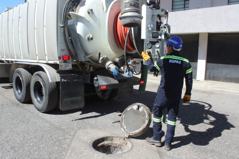 Da JIAPAZ mantenimiento a 66 mil metros de tuberías