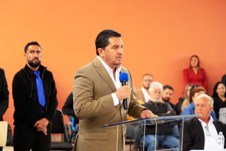 Encabeza alcalde Honores a la Bandera