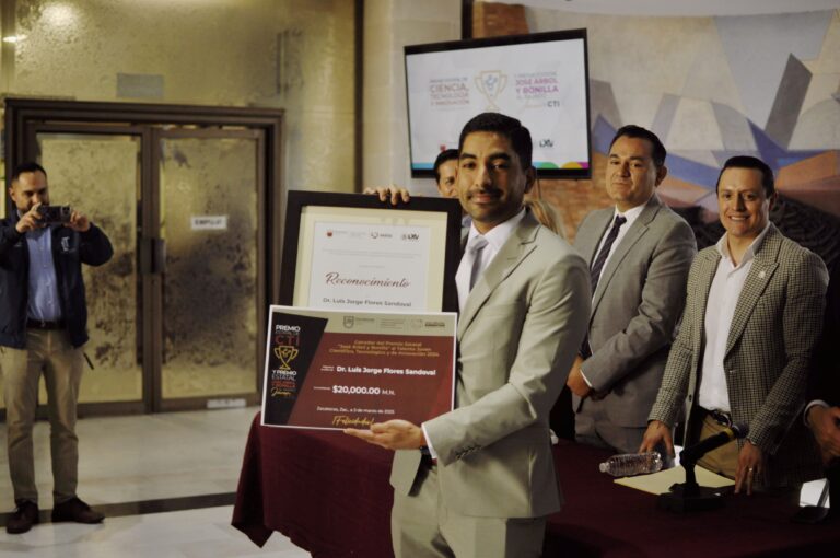Estudia zacatecano a los neutrinos
