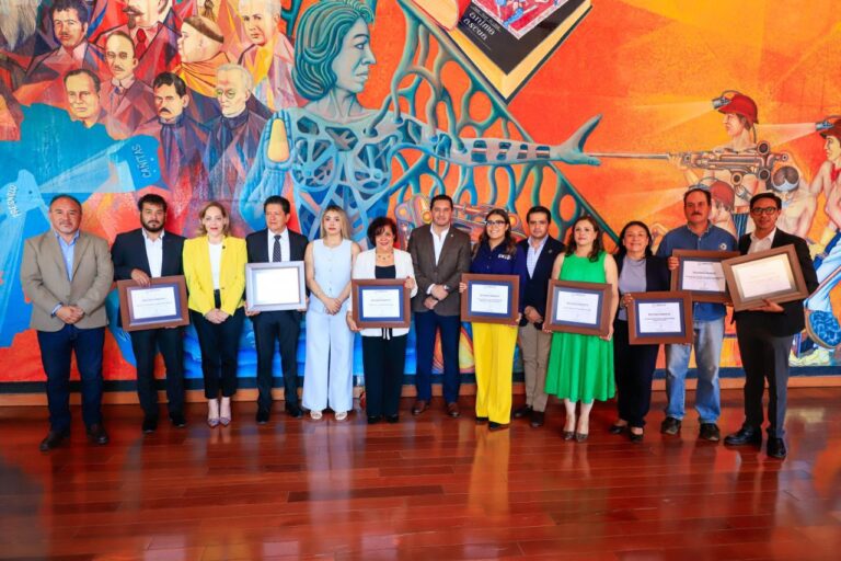 Firman convenio con universidades