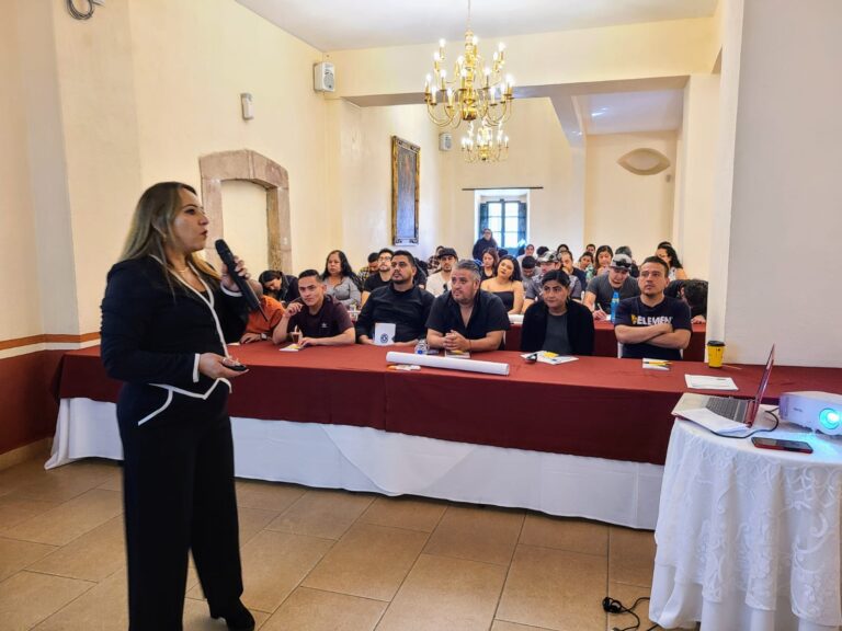 Imparten curso sobre actitud y calidad en el servicio turístico
