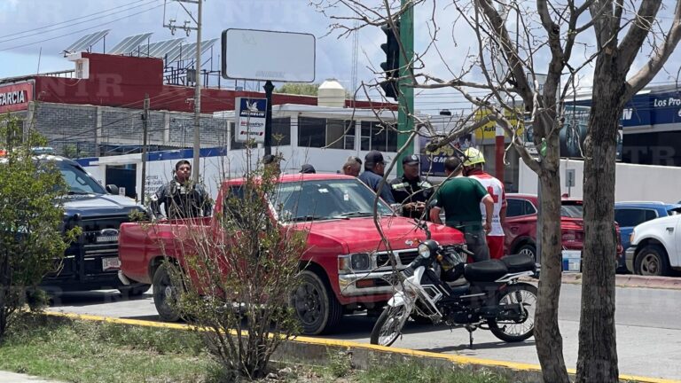 Arrolla camioneta a motociclista en el Paseo del Mineral