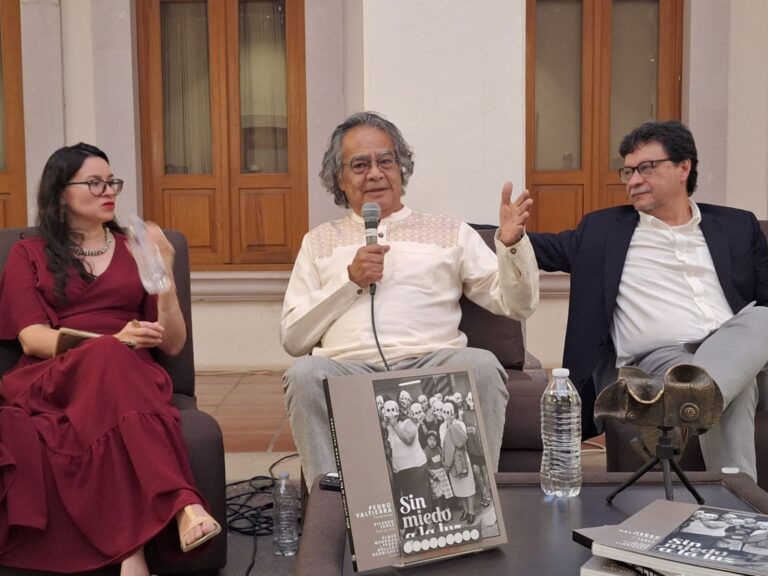 Presentan Sin miedo a la luz de Pedro Valtierra