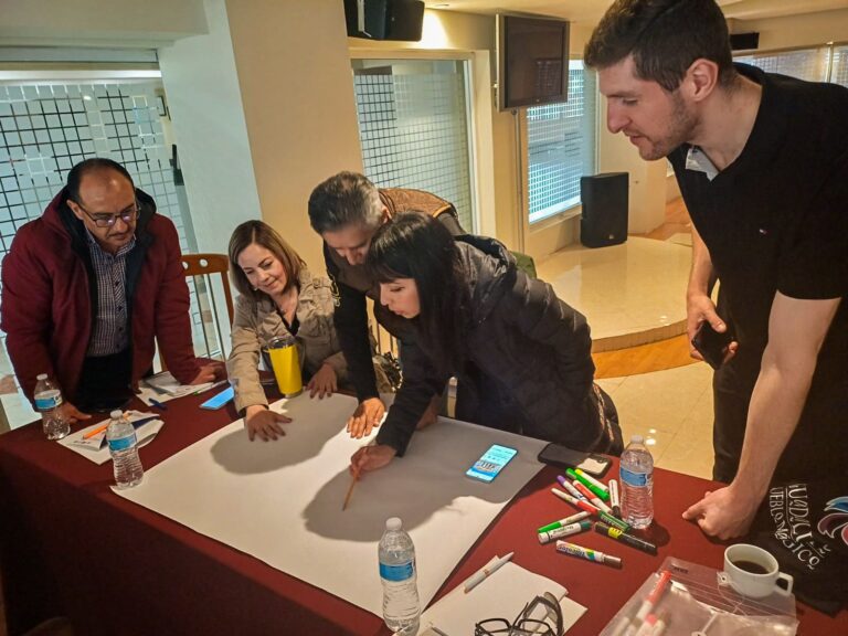 Reciben curso de interpretación de arquitectura religiosa