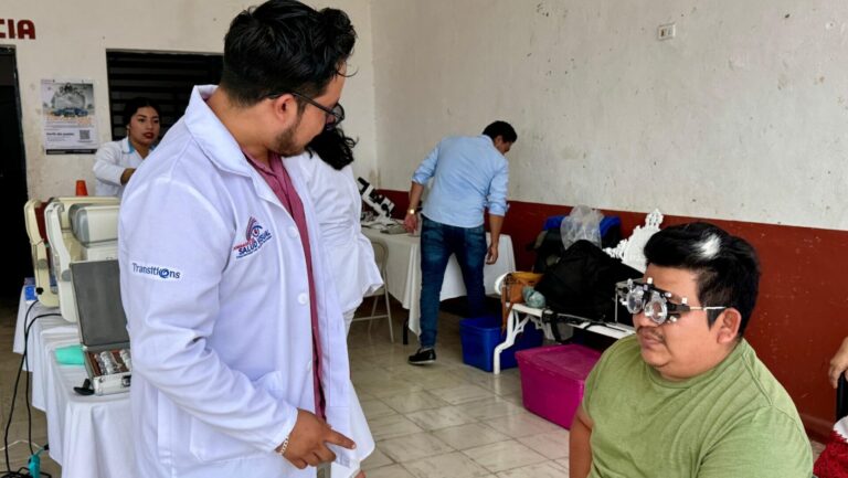 Realizan jornada de salud visual en Apozol